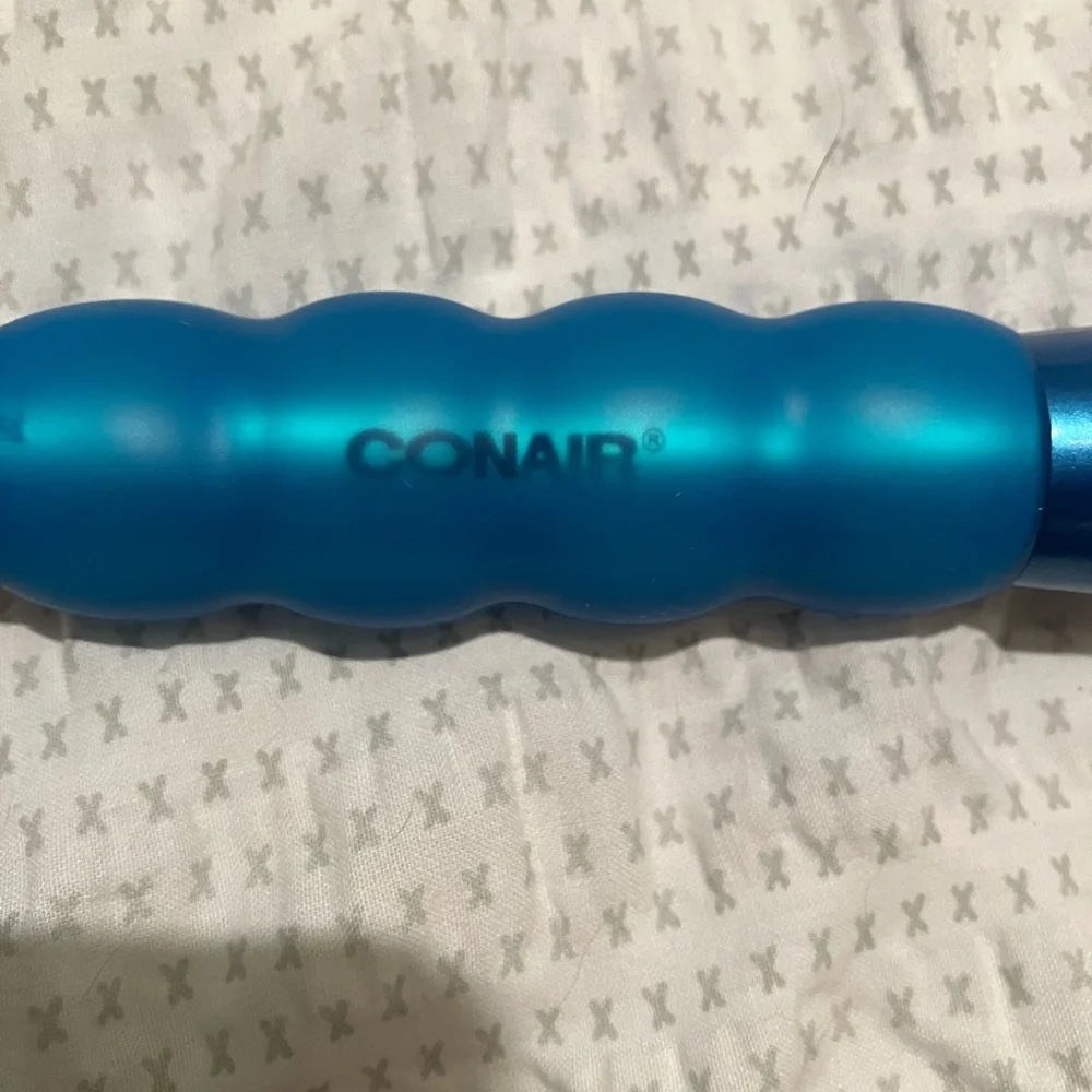 Conair Round Hairbrush - Picture 2 of 3